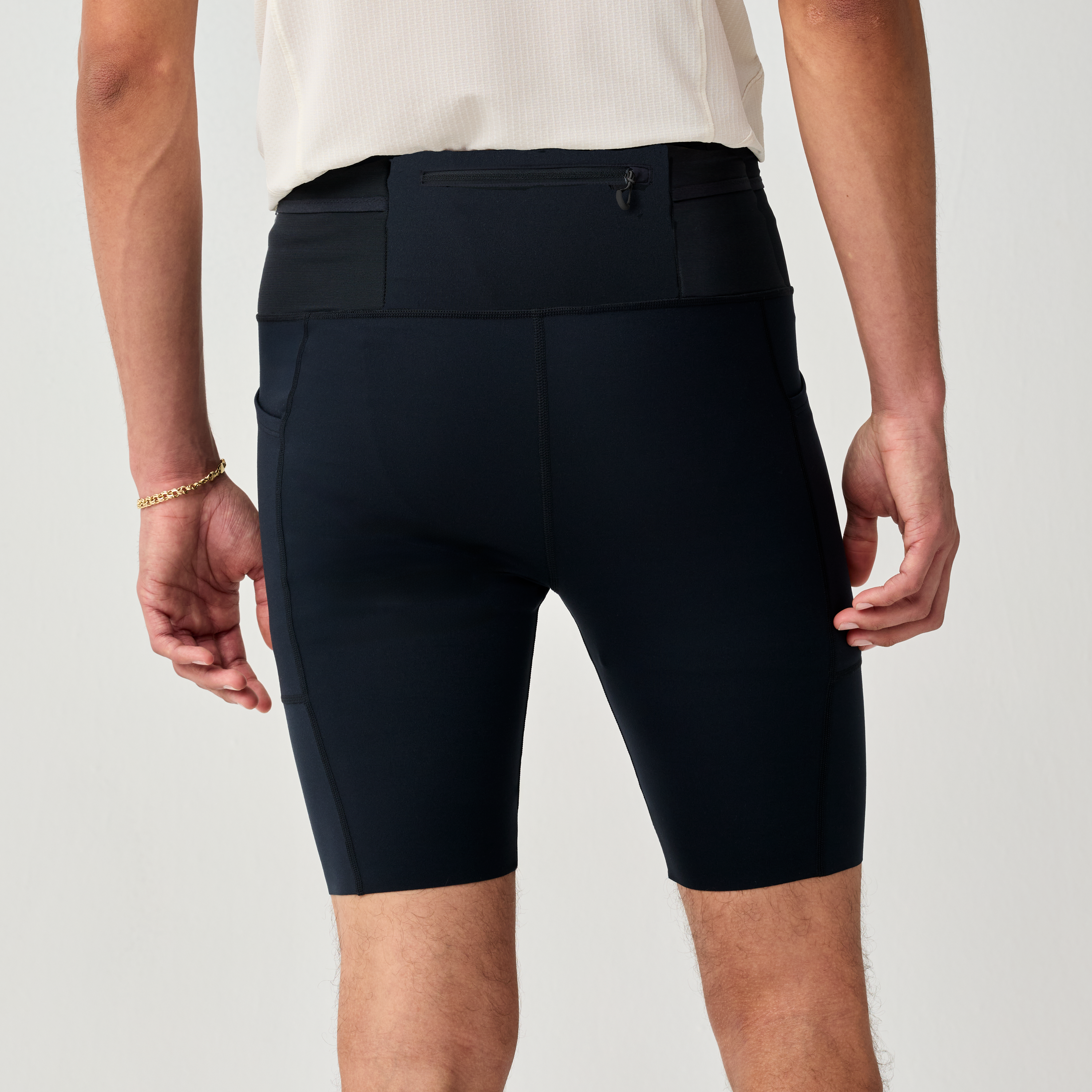 211606_001_MB_Cascadia_Half_Tight.png